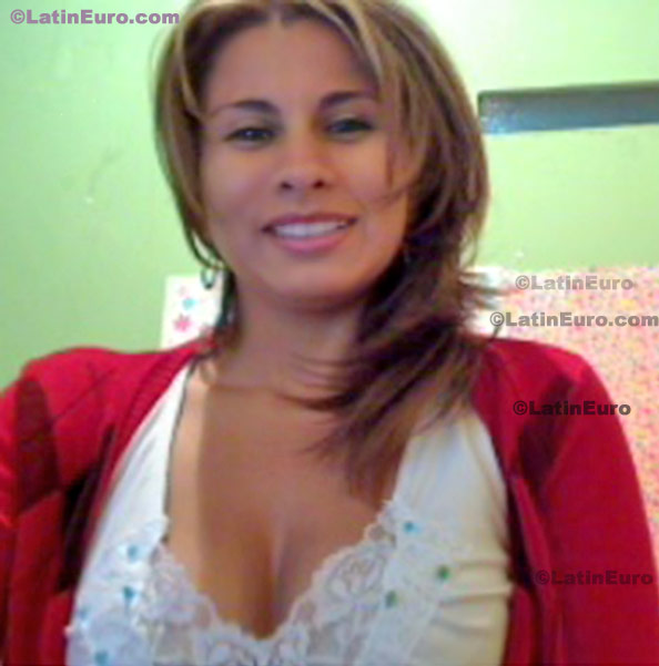 Date this pretty Colombia girl Ana from Manizales C8333
