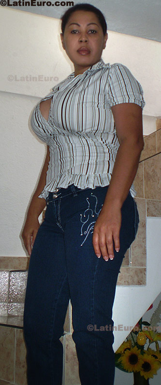 Date this hot Colombia girl Ana from Cali C8335
