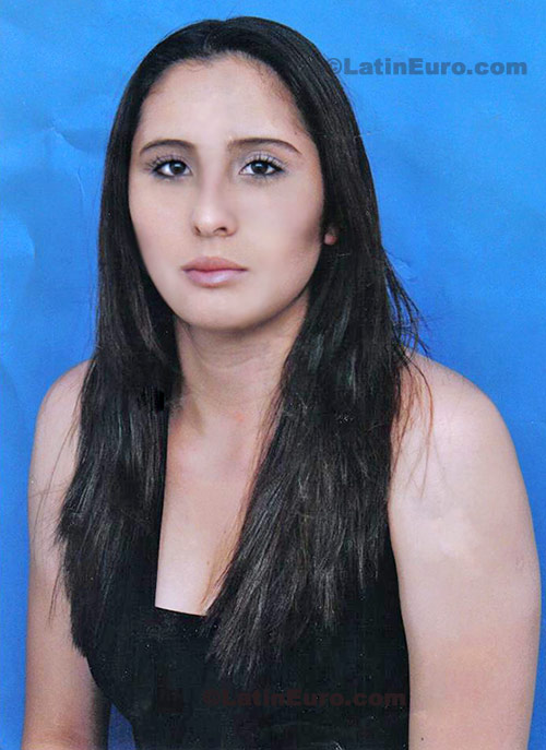 Date this charming Colombia girl Yenny from Bogota C8398