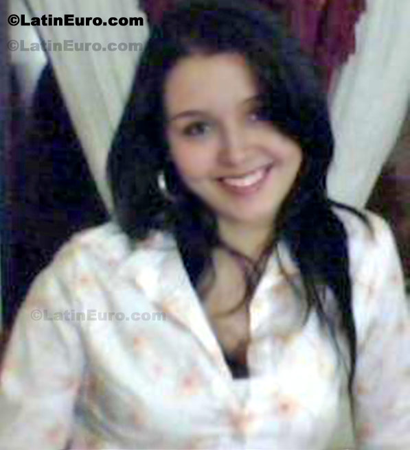 Date this athletic Colombia girl Leonela from  C8417