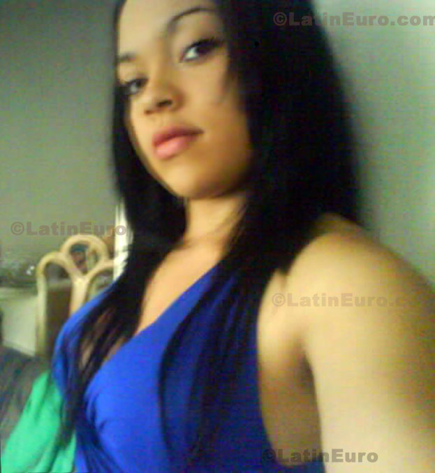 Date this hard body Colombia girl Natalia from  C8433