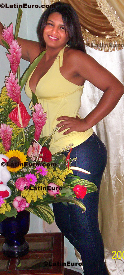 Date this sensual Colombia girl Monica from Cali C8467