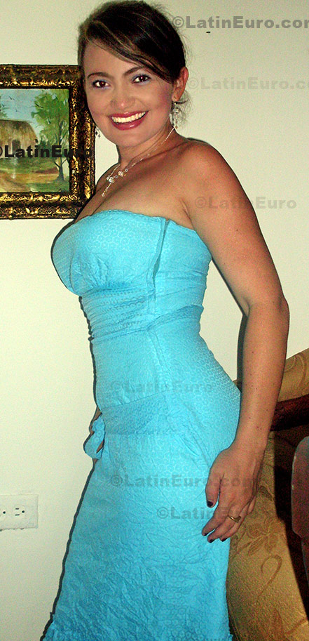 Date this charming Colombia girl Paola from Sincelejo C8500