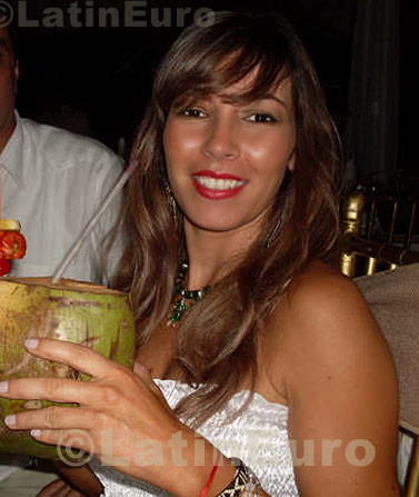 Date this attractive Colombia girl Claudia from Cali C8530