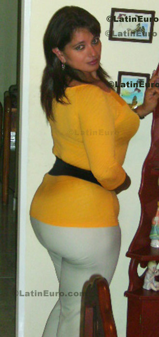 Date this gorgeous Colombia girl Lorena from Armenia C8576