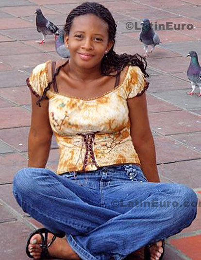 Date this nice looking Colombia girl Liliana from Cali C8585