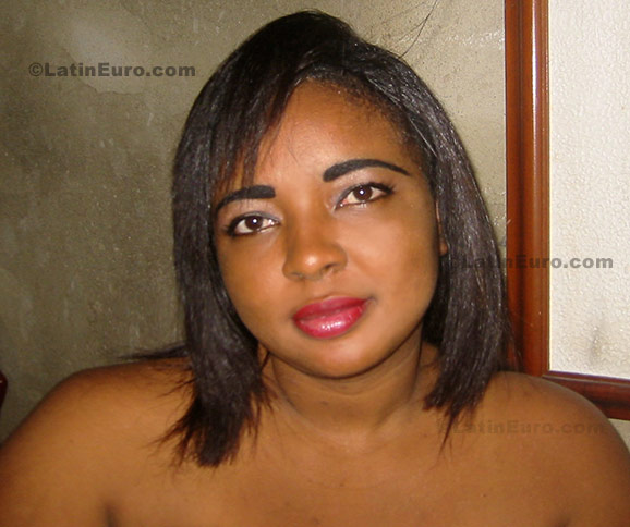Date this beautiful Colombia girl Darling from  C8605