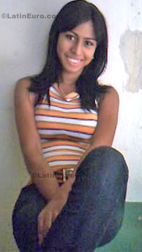 Date this gorgeous Colombia girl Delma from Santa Marta C8617