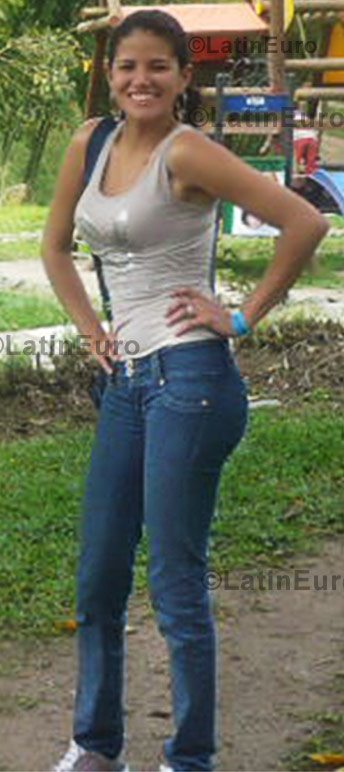 Date this funny Colombia girl Diana from Armenia C8675