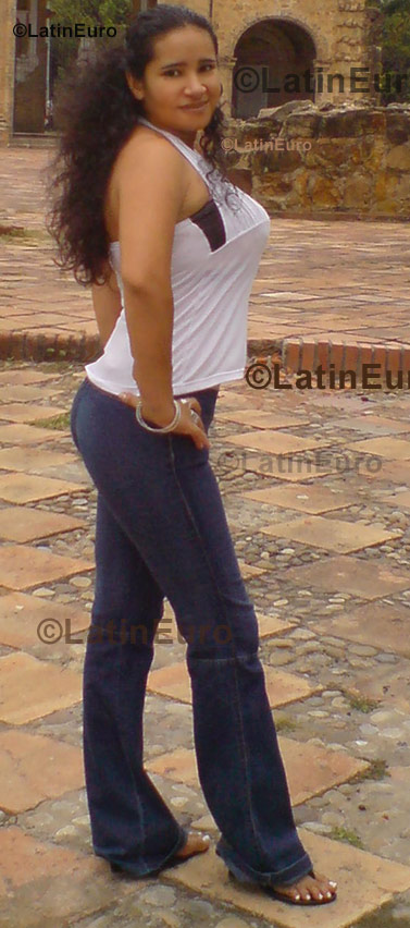 Date this lovely Colombia girl Yurley from Cucuta C8725