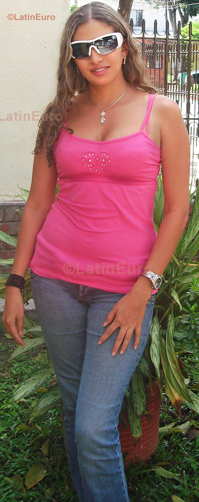 Date this georgeous Colombia girl Monica from Cali C8744