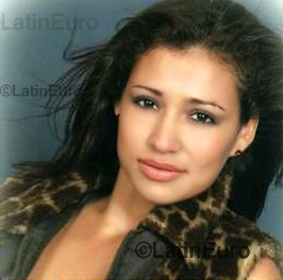 Date this exotic Colombia girl Yohana from Bucaramanga C8761