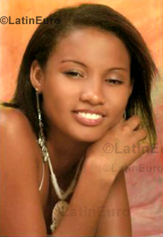 Date this passionate Colombia girl Laura from Cali C8827