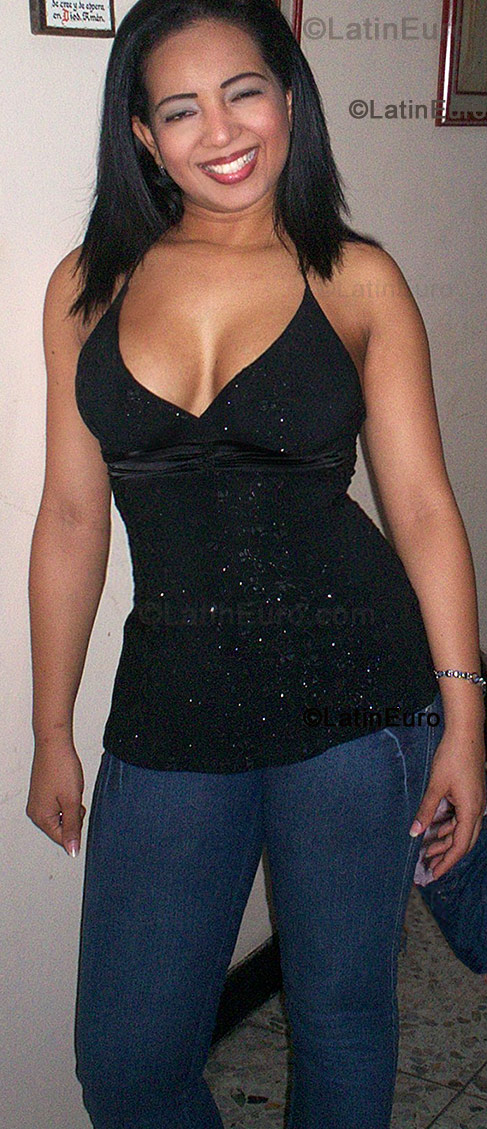 Date this happy Colombia girl Lissett from Barranquilla C8852