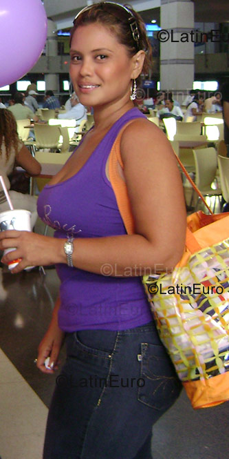 Date this sultry Colombia girl Luzdarys from Barranquilla C8872
