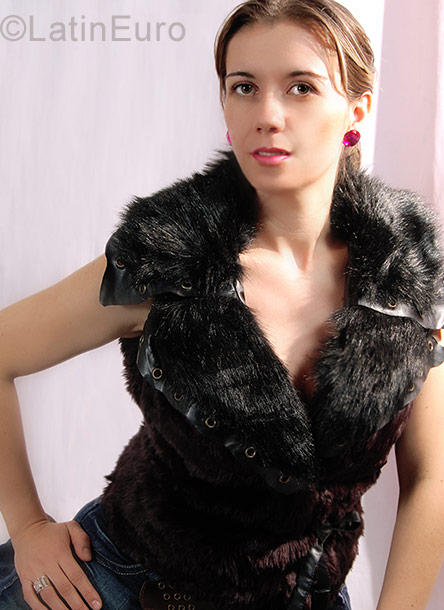 Date this good-looking Colombia girl Paola- from Medellin C8916