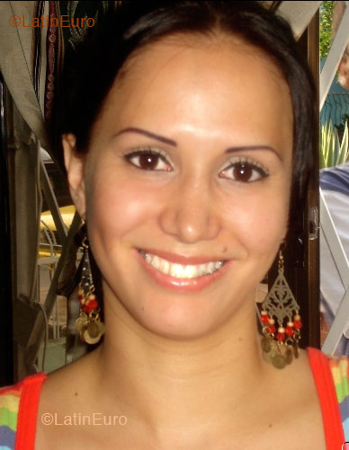 Date this attractive Colombia girl Samanta from Cali C8976