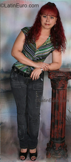 Date this nice looking Colombia girl Gloria from Cali C8997