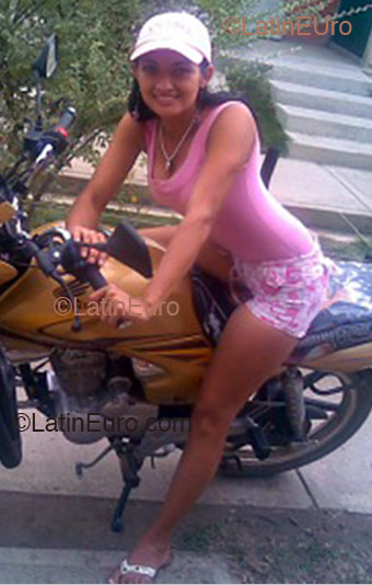 Date this voluptuous Colombia girl Andrea from  C8236