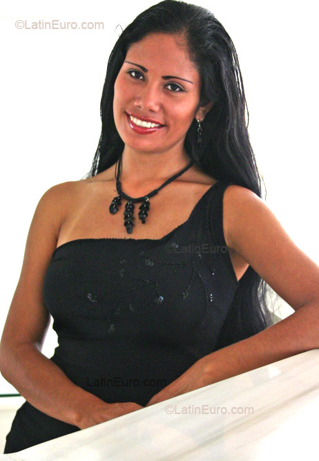 Date this nice looking Colombia girl Alba from Cali C9061