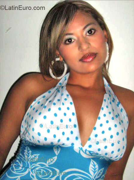 Date this nice looking Colombia girl Sandra from Valledupar C9065