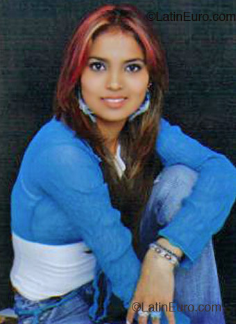 Date this nice looking Colombia girl Aiko from Bogota C9072