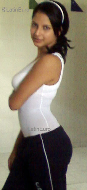 Date this foxy Colombia girl Yessenia from Barranquilla C9114