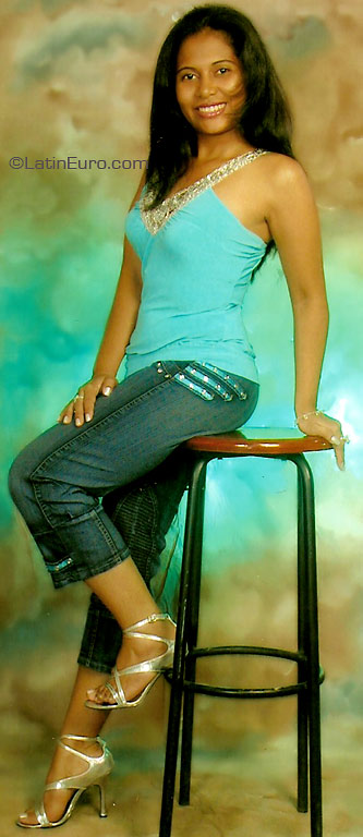 Date this georgeous Colombia girl Yenis from  C9196