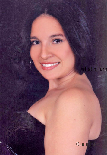 Date this passionate Colombia girl Carolayn from Bogota C9264