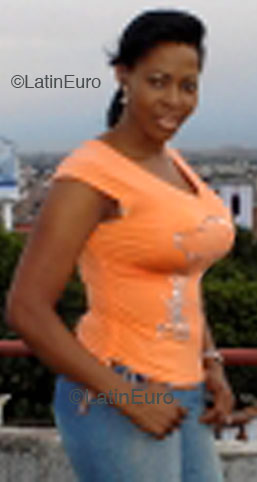 Date this sensual Colombia girl Fabiola from  C9334