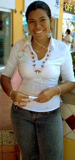 Date this gorgeous Colombia girl Xiomara from  C9398