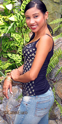 Date this nice looking Colombia girl Nivelsy from Barranquilla C9449