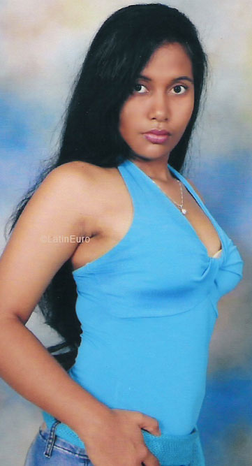 Date this gorgeous Colombia girl Yenes from Cartagena C9586