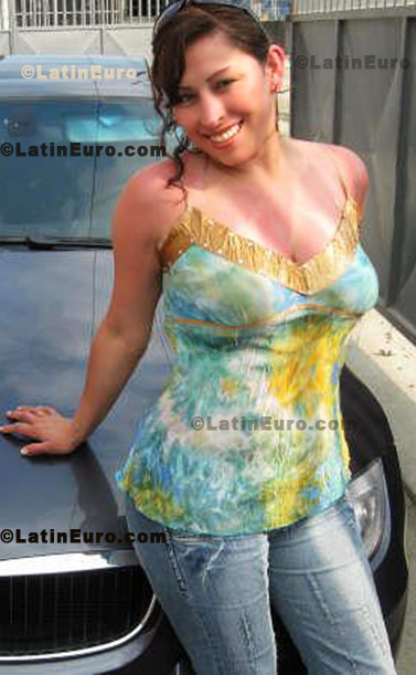 Date this tall Any Country girl Araceli from Lima N-1001