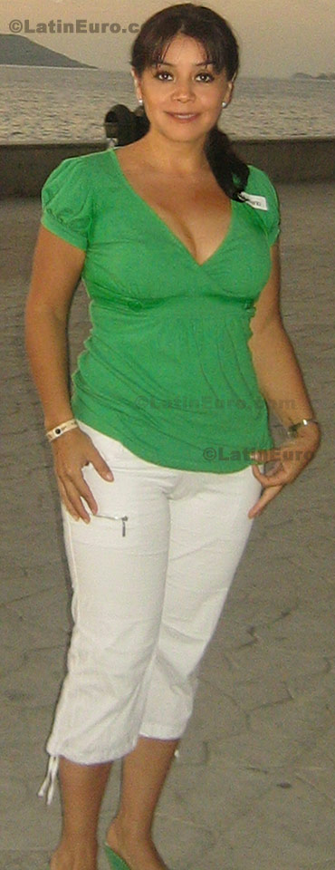 Date this happy Mexico girl Cristina from Tepic N-1104