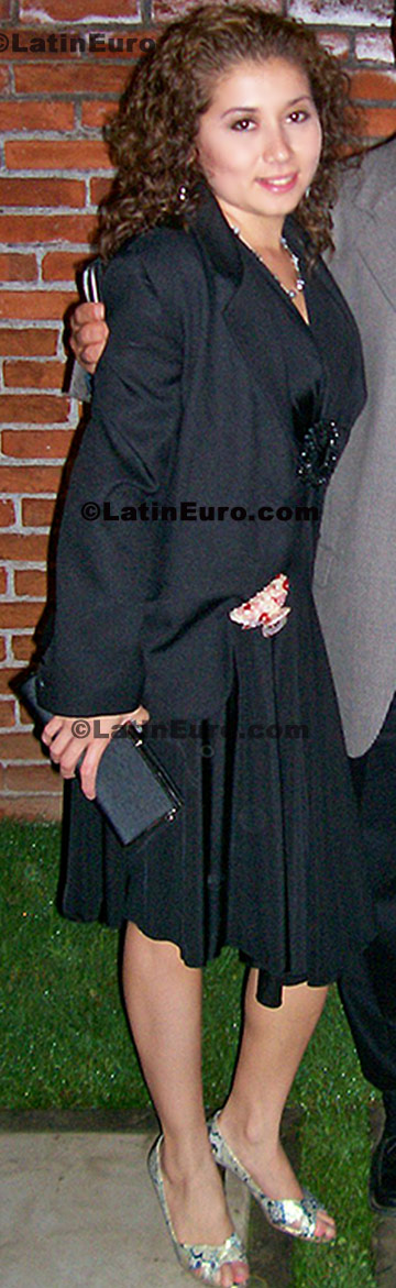 Date this charming Any Country girl Rox from Morelia N-1378