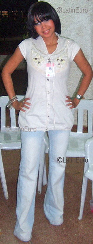 Date this sultry Dominican Republic girl Yesenia- from Santo Domingo N-195