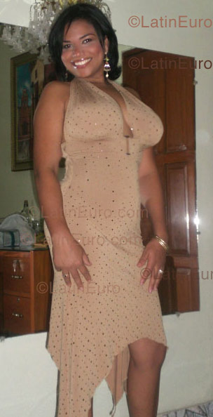 Date this athletic Dominican Republic girl Carmen from Santiago N-260