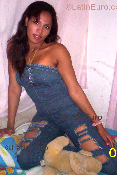 Date this cute Dominican Republic girl Luz from Santo Domingo N-27