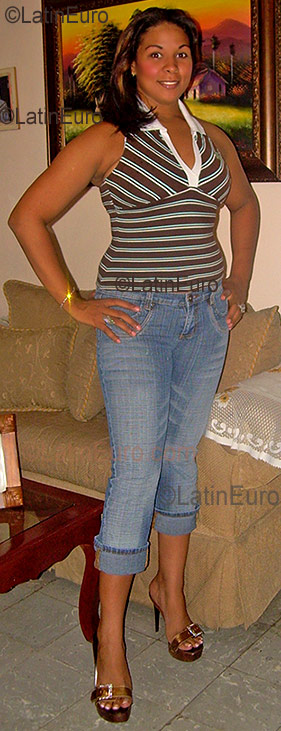 Date this pretty Dominican Republic girl Deyanira from  N-337