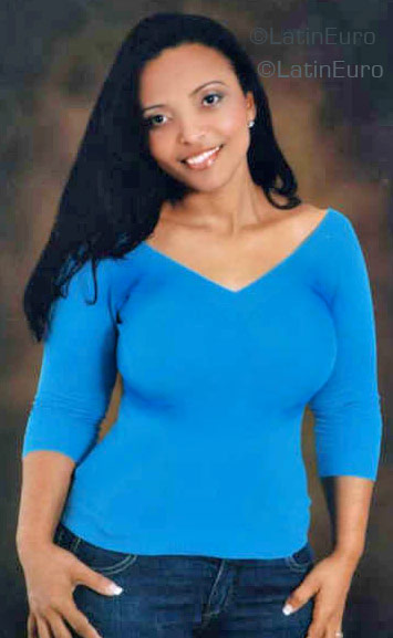 Date this nice looking Dominican Republic girl Benita from Santiago N-33