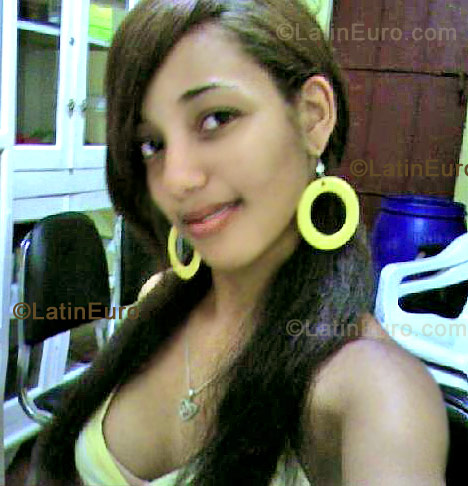 Date this cute Dominican Republic girl Lilian from Barahona N-398