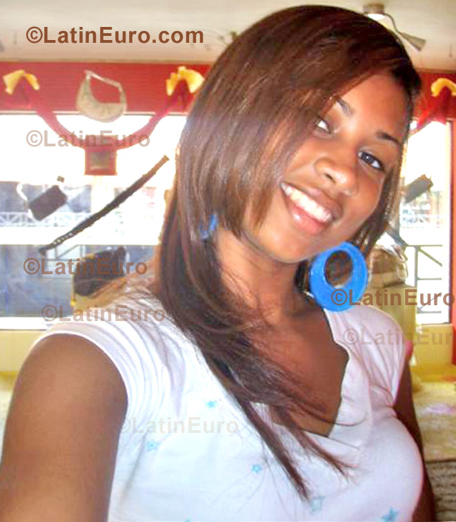 Date this delightful Dominican Republic girl Dahiana from San Cristobal N-415