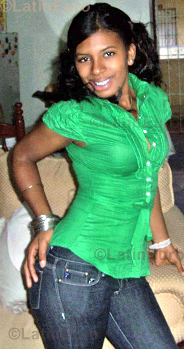 Date this gorgeous Dominican Republic girl Indiana from Santo Domingo N-528