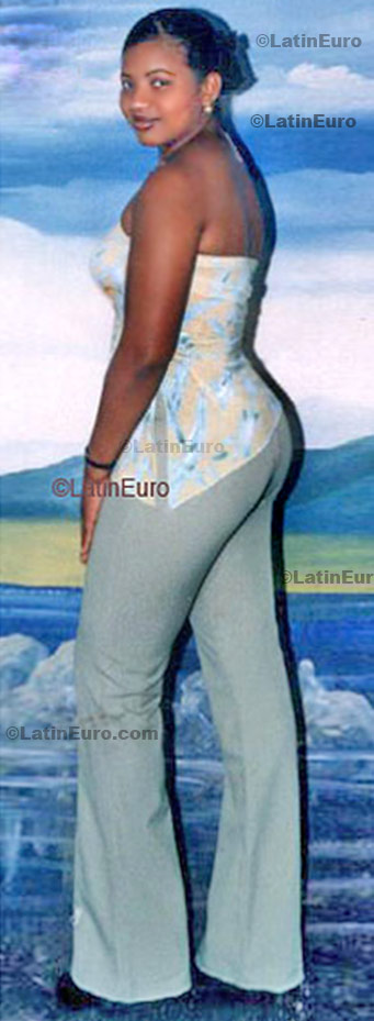 Date this good-looking Dominican Republic girl Eridania from Haina N-808