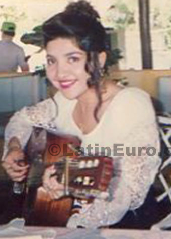 Date this stunning Any Country girl Gladys from Cancun N-824