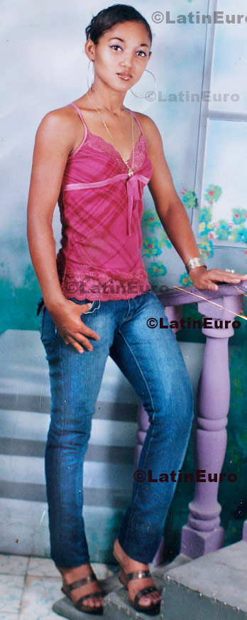 Date this beautiful Honduras girl Ana from Cortes N-932