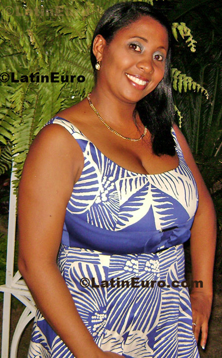 Date this stunning Dominican Republic girl Maribel from Santo Domingo N-967