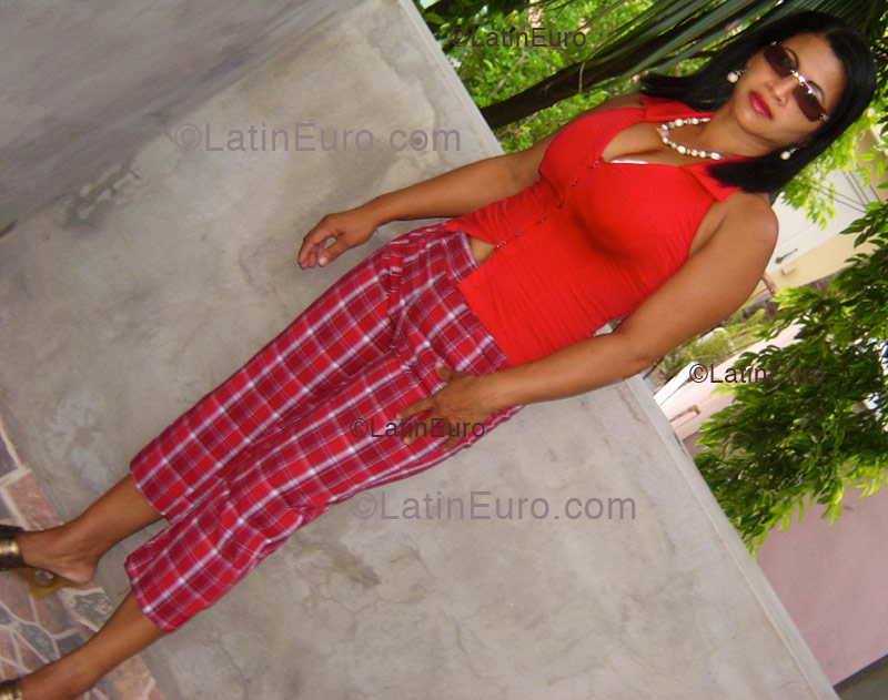 Date this georgeous Dominican Republic girl Dominican from Santo Domingo N-97