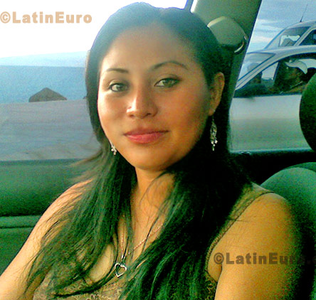 Date this nice looking Mexico girl Silvia from Cancun N-985